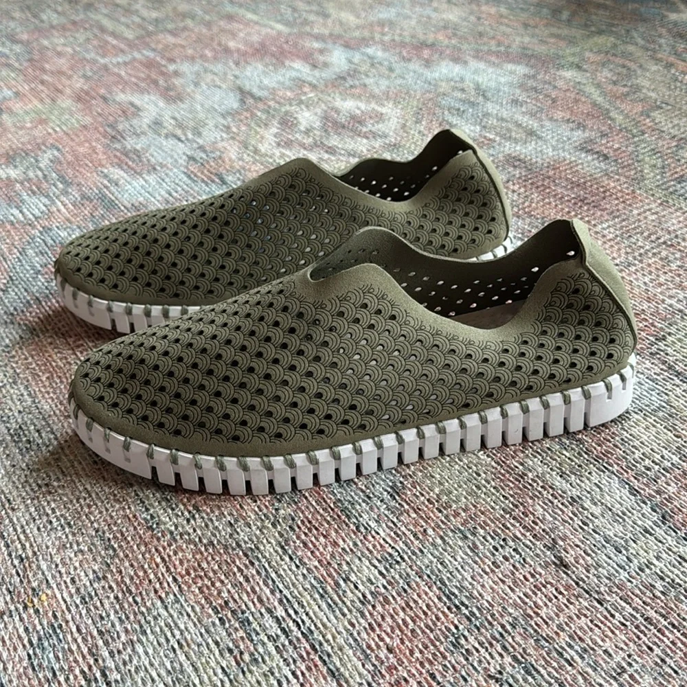ILSE JACOBSEN HORNBÆK Women's Tulip 139 Flat In Army